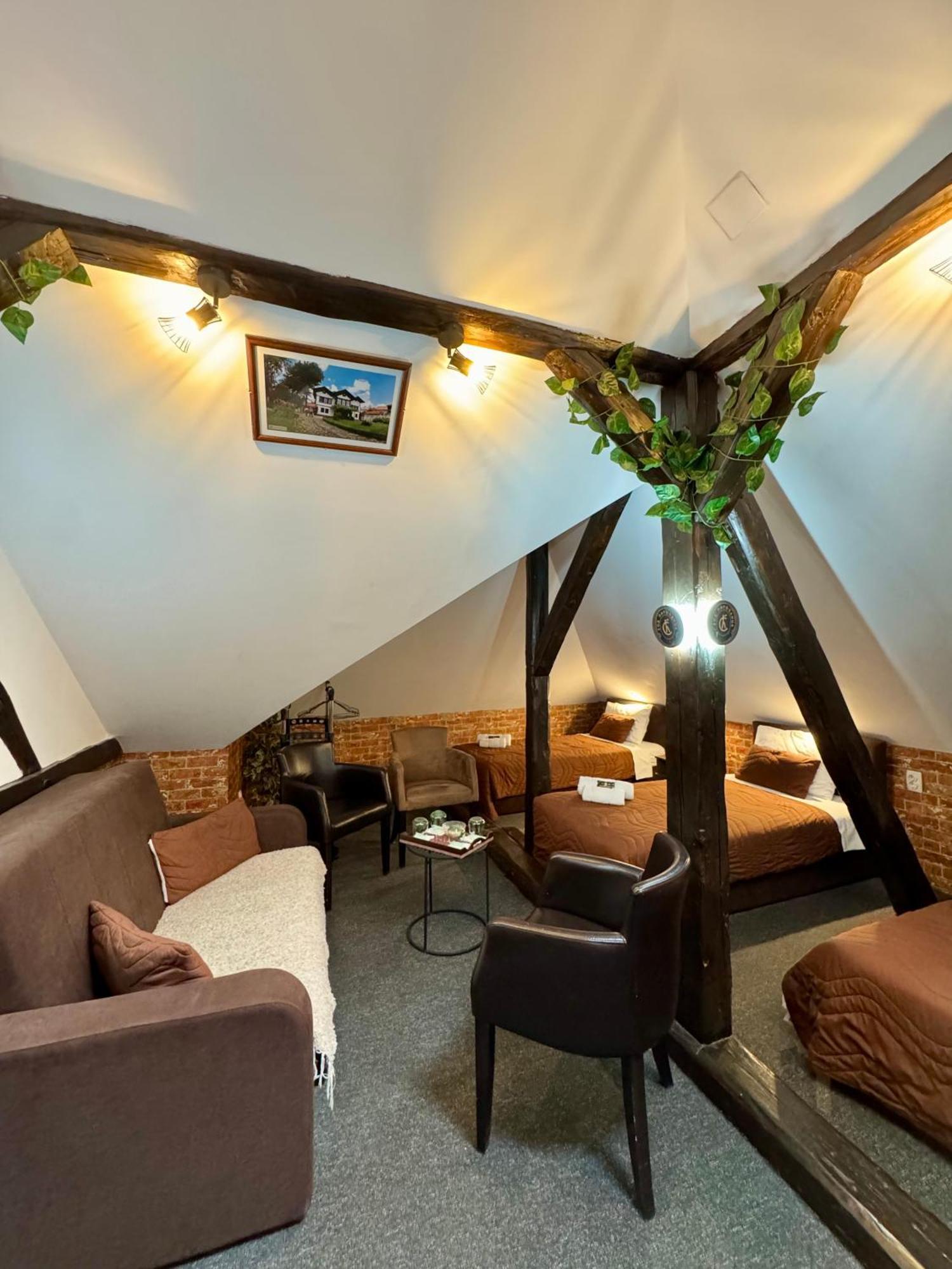 Pirocanac Rooms & Restaurant "Breakfast-Lunch-Dinner" Pirot Kültér fotó
